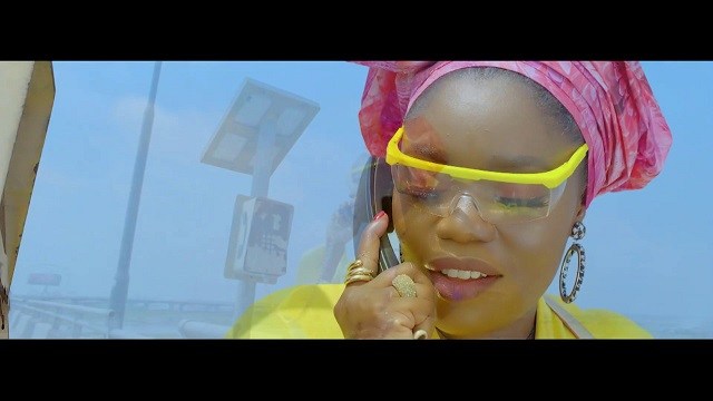 VIDEO: Bisola - Controlla