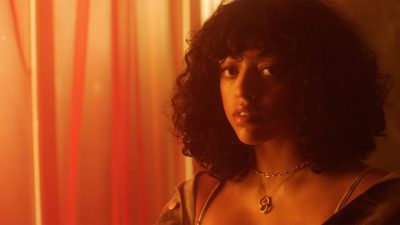VIDEO: Mahalia – Simmer Ft. Burna Boy