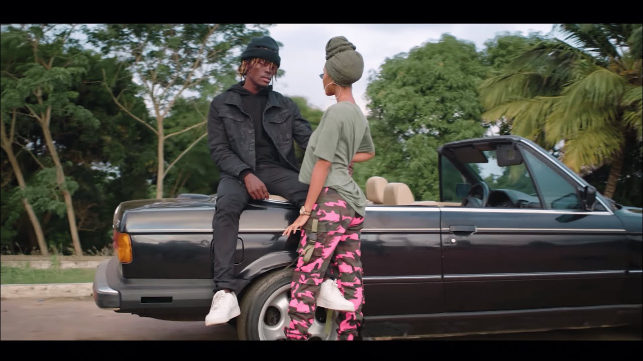 VIDEO: Kofi Mole - Me Ne Woaa (+ LYRICS)
