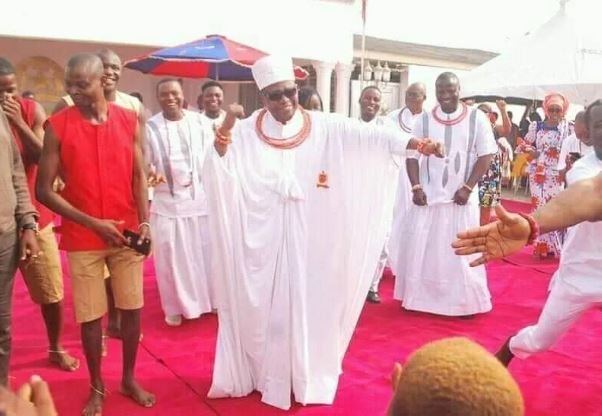 The Moment Oba of Benin was Seen Dancing "Shaku Shaku" At A Children's Party In His Palace (Watch Video)