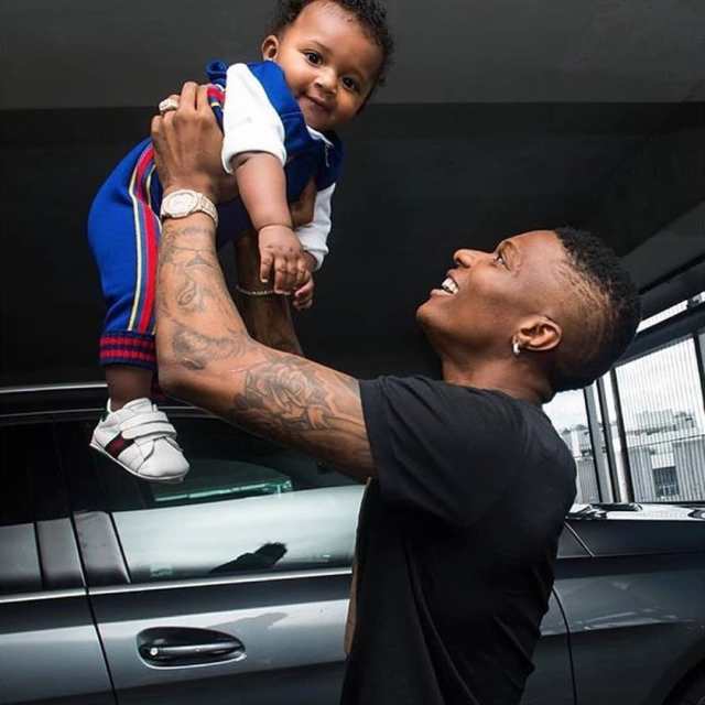 Watch Wizkid Eating Pounded Yam And Egusi Soup With Son, Zion (Video)