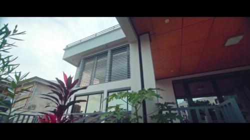 Featurist Ft. InnossB - Hella Hella (Audio + Video) Mp3 Mp4 Download