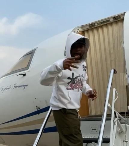 Davido jets out of Nigeria  for Christmas without fiancée, Chioma (Video)