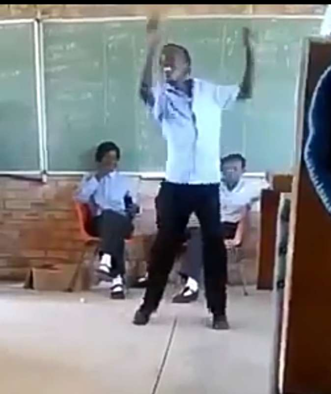 Wonders Shall Never End” See What These SS1 Students Were Caught Doing In Class