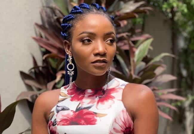 Wahala as Singer, Simi blows hot, threatens her mother (Screenshots)