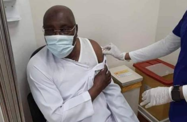 Atiku becomes the ‘first Nigerian’ to receive Pfizer COVID-19 vaccine (Photos)
