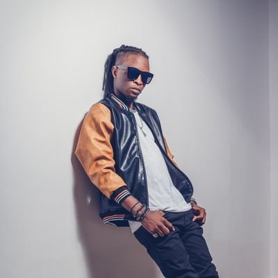 Congratulations Icons!!! Laycon Celebrates as he hits 900K Followers On Twitter