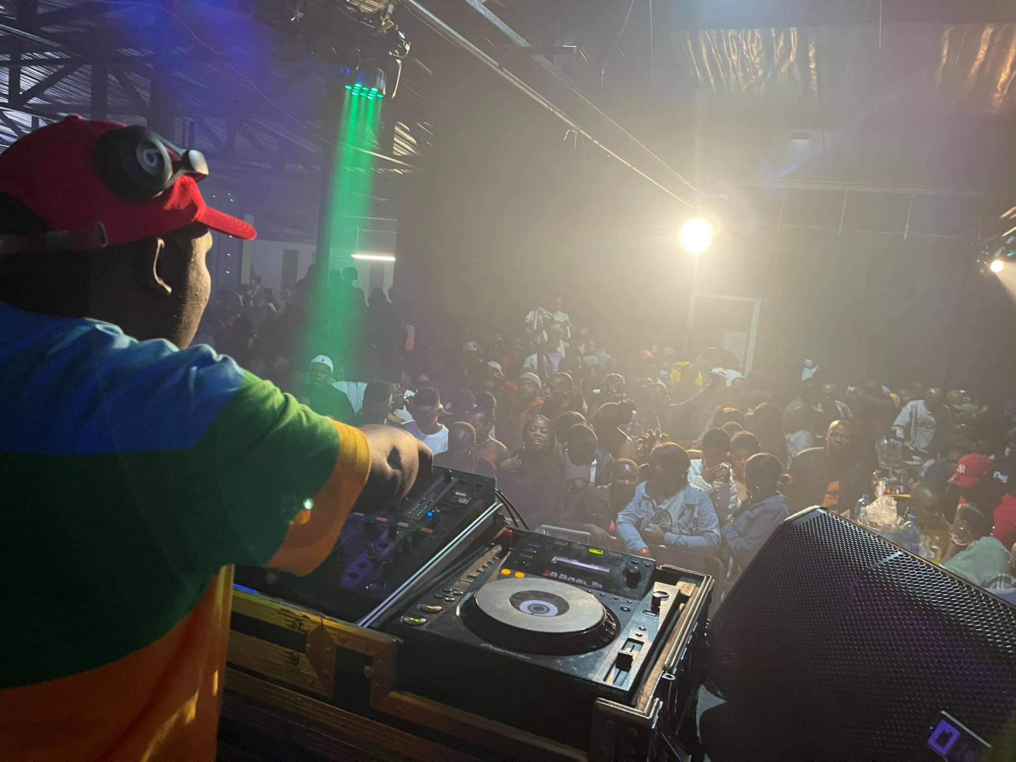 Busta 929 & Mr JazziQ - Ezizweni Ft. Focalistic, Mzu M