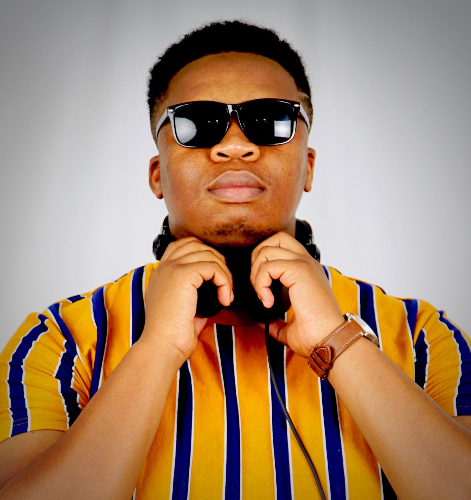 DJ Manzo SA & Tumisho - Sax Dance (Remix) Ft. Sizwe Alakine & Reason